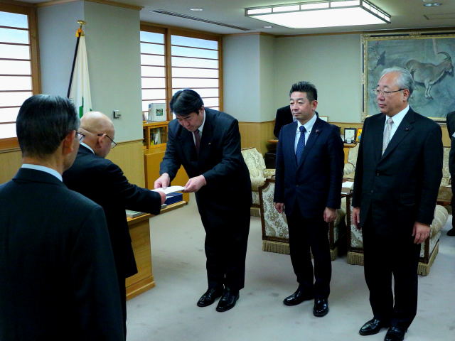 議会改革検討委員会中間報告