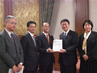 写真：県境不法投棄事案への国の財政支援について