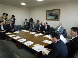 写真：青森県議会要望活動