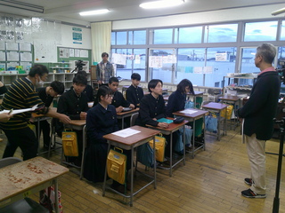 岡三沢小学校でインタビュー