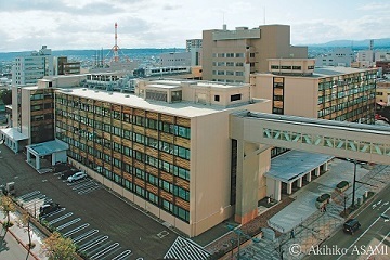 改修後の県庁舎（東棟側）